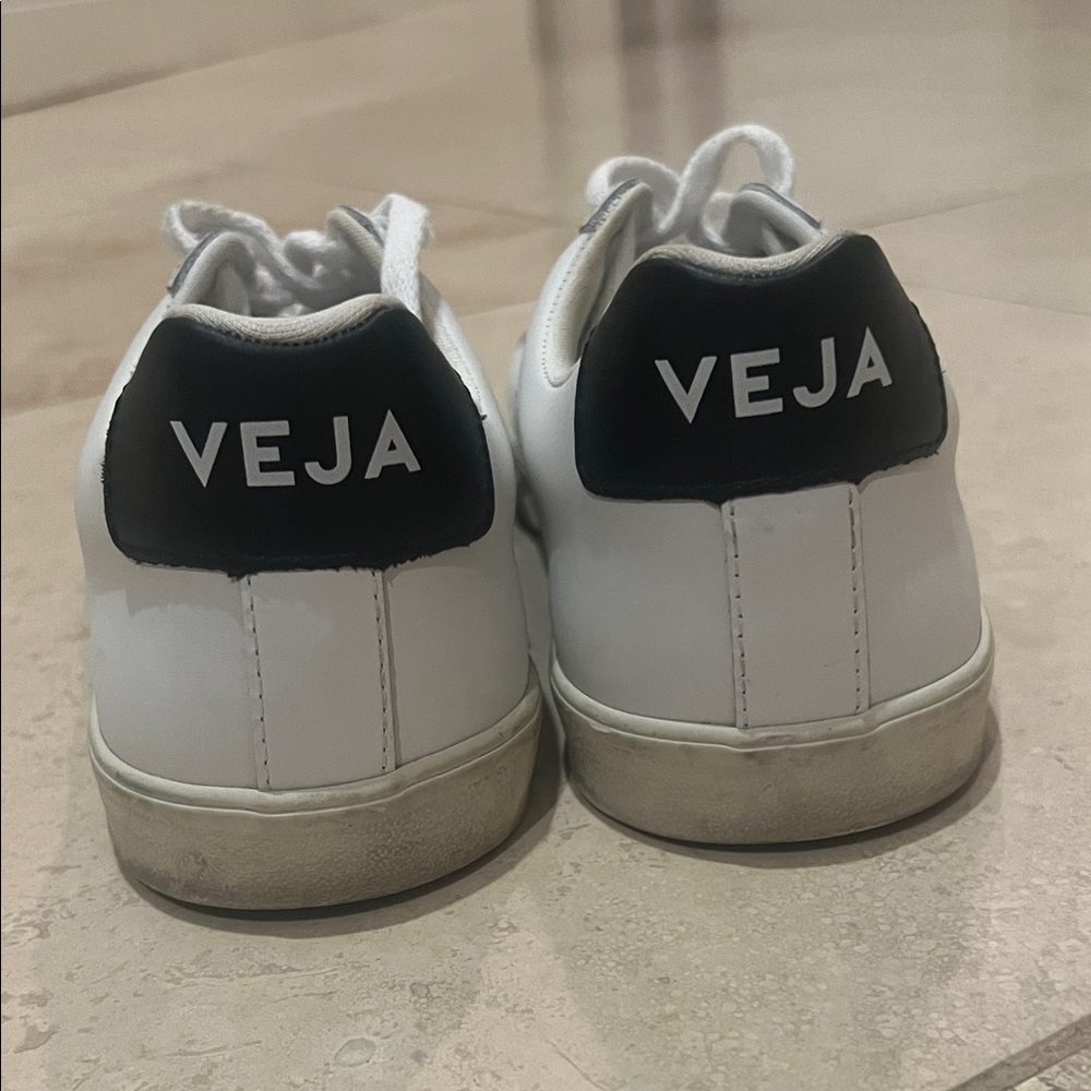 Veja White Leather Sneakers with Black V Accent -Size 39 Euro (8) - Picture 2 of 8